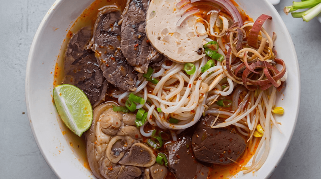 Beef Noodle Soup Combo / Bún Bò Huế Đặc Biệt.